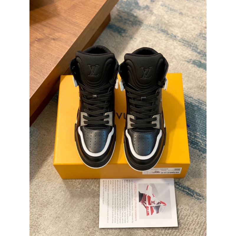 l**is V*t*n sneakers